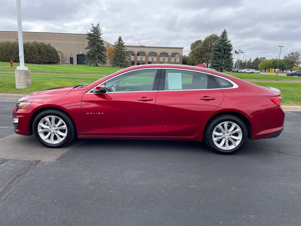Used 2025 Chevrolet Malibu LT FWD image 2
