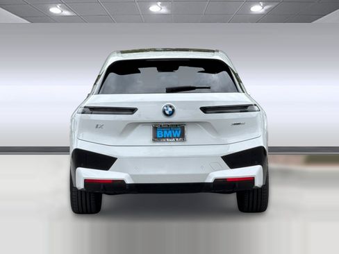 Used 2024 BMW iX xDrive50 w/ Sport Package AWD/4WD image 10