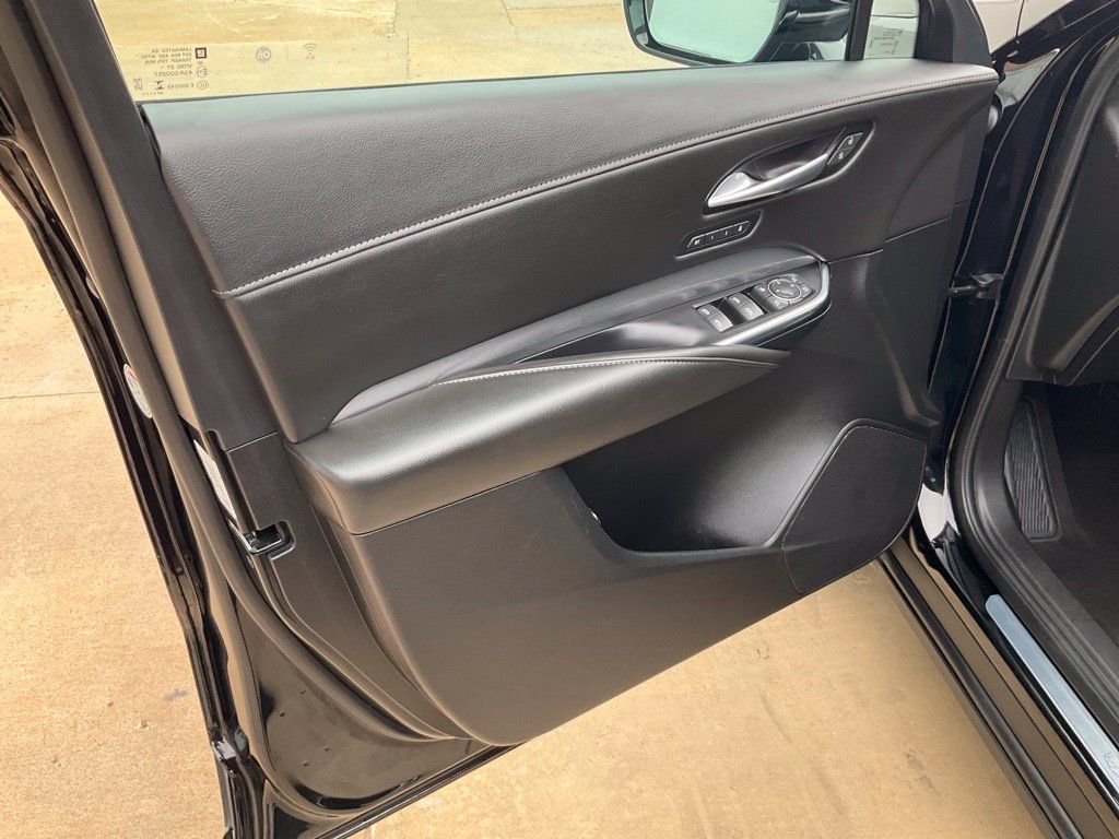 Used 2025 Cadillac XT4 Premium Luxury FWD image 5