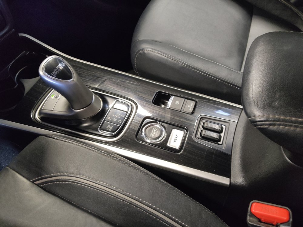 Used 2018 Mitsubishi Outlander GT AWD/4WD image 26