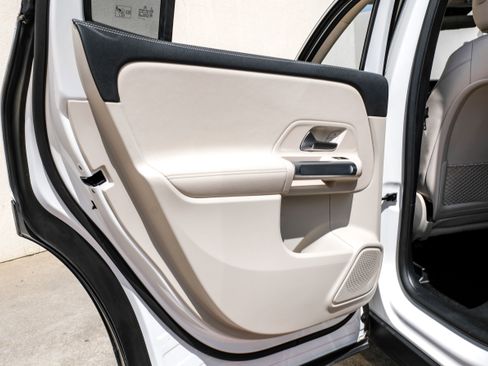 Used 2023 Mercedes-Benz EQB 300 4MATIC image 44