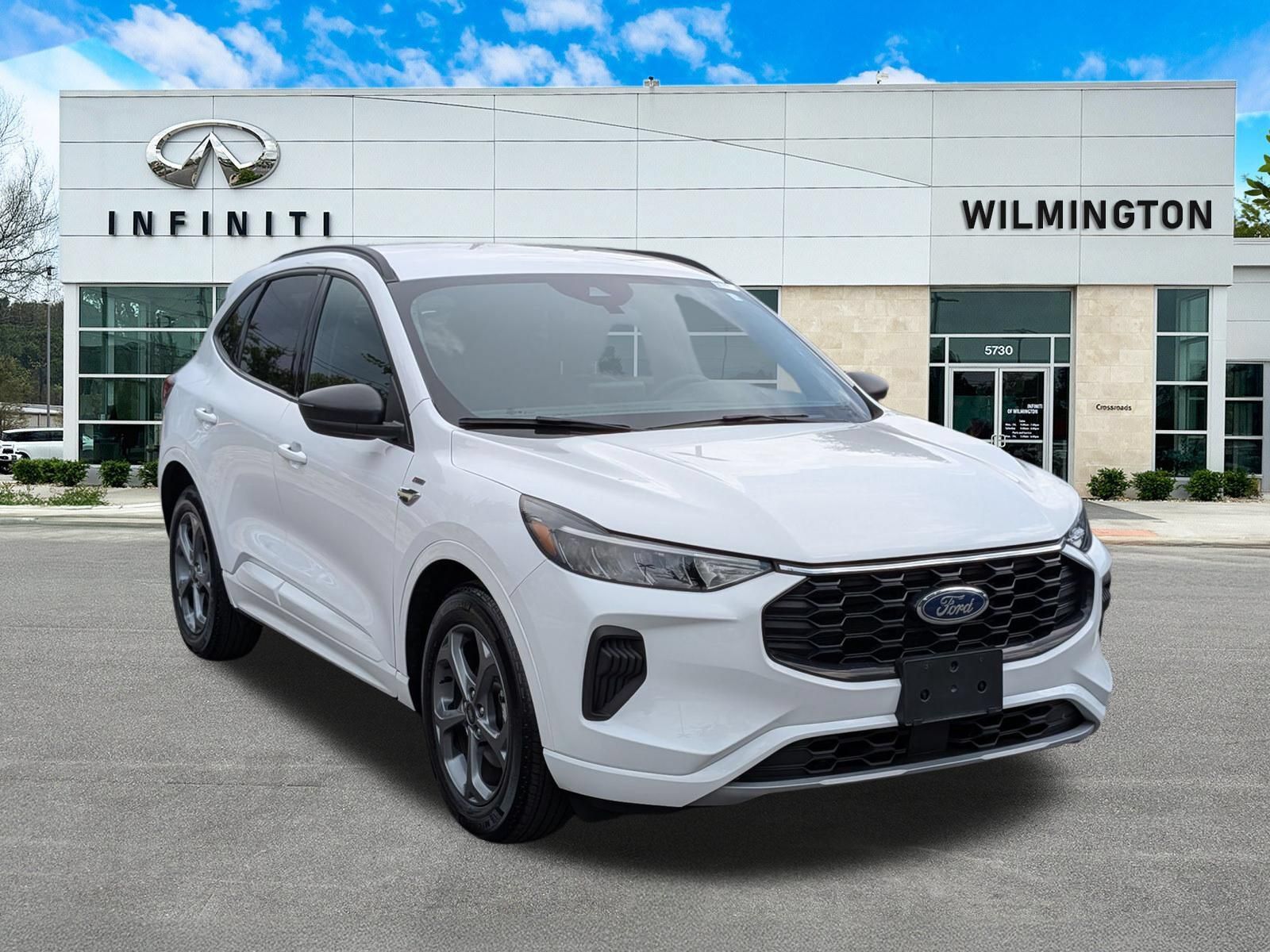Used 2023 Ford Escape ST-Line w/ Equipment Group 301A FWD image 1
