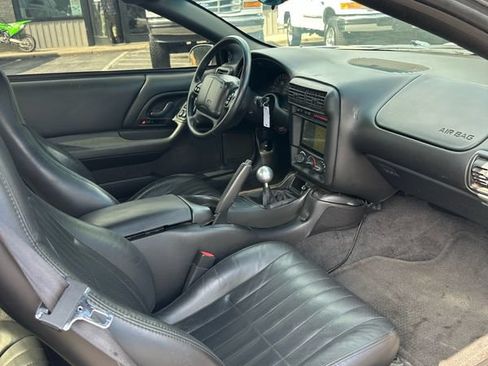 Used 2001 Chevrolet Camaro Z28 w/ SS Performance/Appearance Pkg RWD image 10