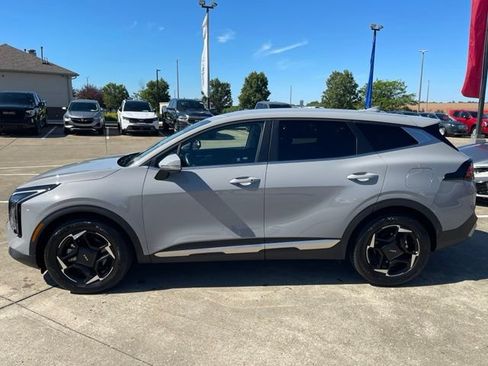 Used 2026 Kia Sportage EX FWD image 9