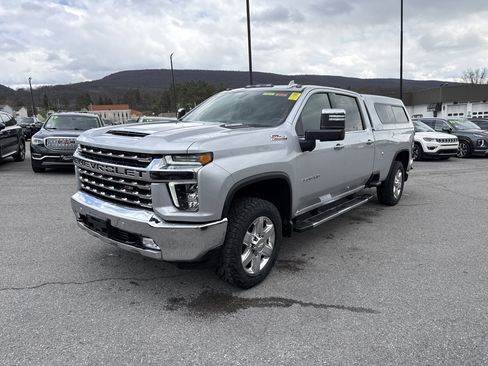 Used 2022 Chevrolet Silverado 3500 LTZ w/ LTZ Convenience Package image 7