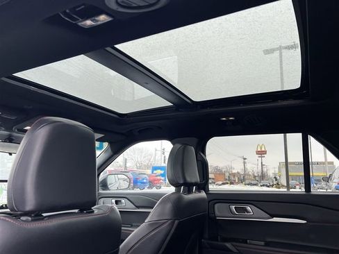 Used 2025 Ford Explorer ST-Line image 19