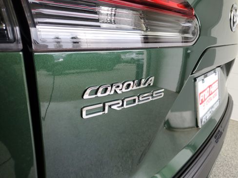 Used 2024 Toyota Corolla Cross XLE w/ Convenience Package FWD image 8