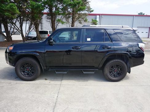 Used 2022 Toyota 4Runner SR5 Premium w/ Moonroof Package AWD/4WD image 18