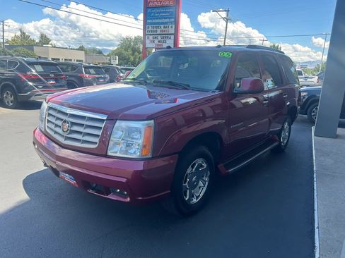 Used 2005 Cadillac Escalade AWD image 2