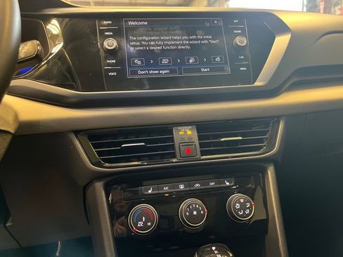 Certified 2023 Volkswagen Taos SE FWD image 24