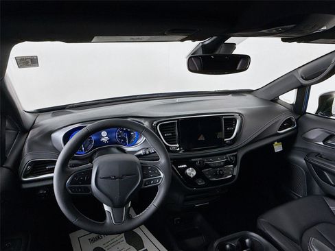 New 2026 Chrysler Pacifica Select image 31