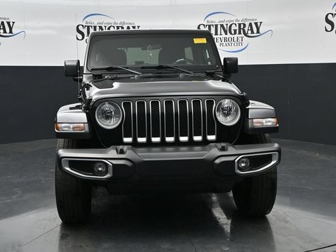 Used 2021 Jeep Wrangler Unlimited Sahara AWD/4WD image 2