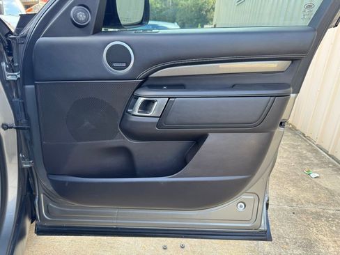 Used 2019 Land Rover Discovery HSE Luxury AWD/4WD image 23
