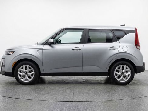 Used 2025 Kia Soul LX w/ LX Technology Package image 5