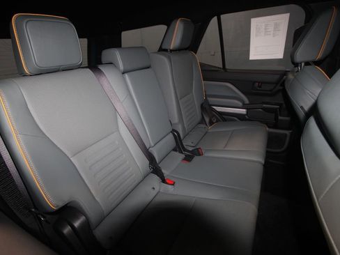 Used 2025 Toyota 4Runner Trailhunter image 28