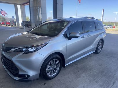 Used 2025 Toyota Sienna XLE