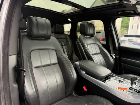 Used 2019 Land Rover Range Rover Sport HSE AWD/4WD image 36