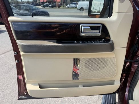 Used 2016 Lincoln Navigator Reserve AWD/4WD image 11