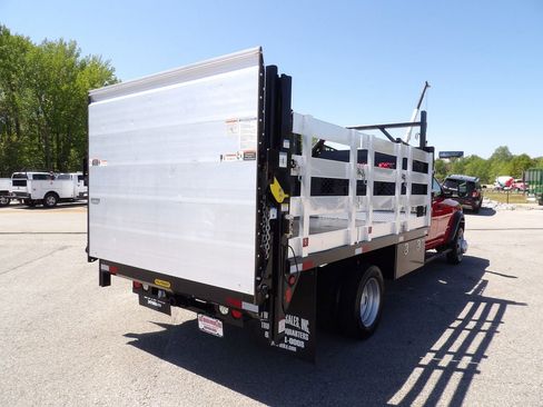 Used 2021 RAM 5500 Tradesman w/ Chrome Appearance Group image 7