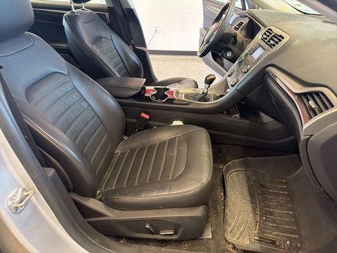 Used 2014 Ford Fusion SE w/ Equipment Group 202A FWD image 23