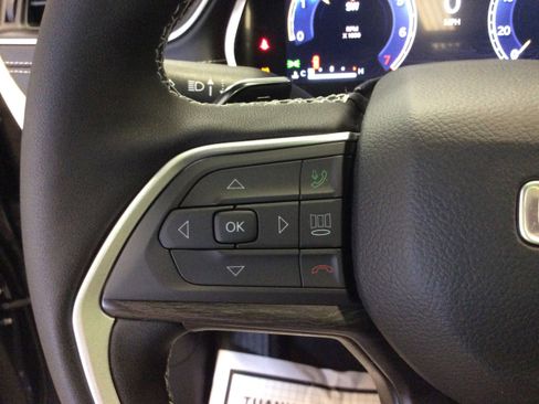 New 2025 Jeep Grand Cherokee Limited w/ Black Appearance Package image 22