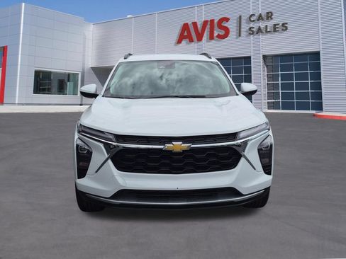 Used 2025 Chevrolet Trax LT w/ LT Convenience Package FWD image 2
