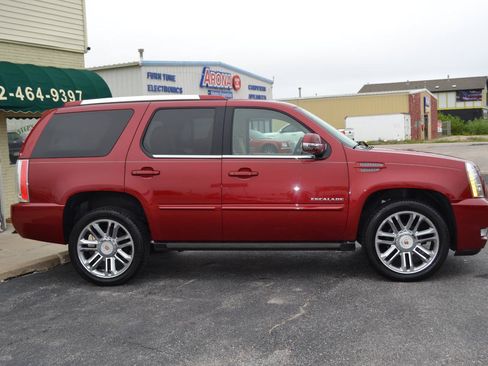 Used 2014 Cadillac Escalade Premium AWD/4WD image 13