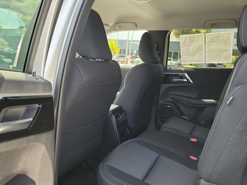Used 2026 Mitsubishi Outlander ES FWD image 9