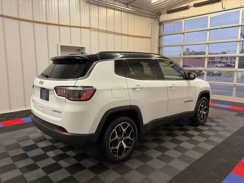 Used 2025 Jeep Compass Limited AWD/4WD image 4