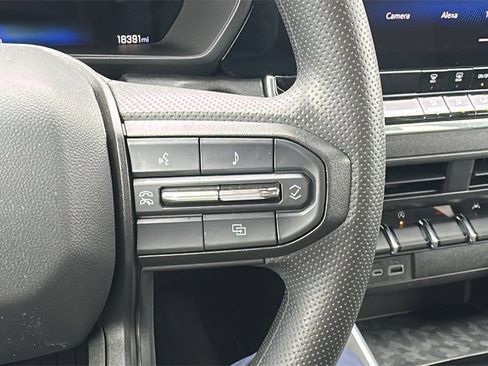 Used 2024 Chevrolet Colorado Trail Boss w/ Technology Package image 18