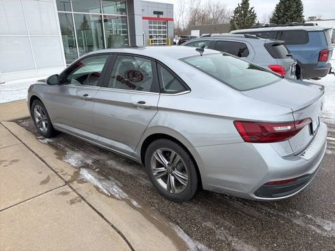 Used 2023 Volkswagen Jetta SE image 8