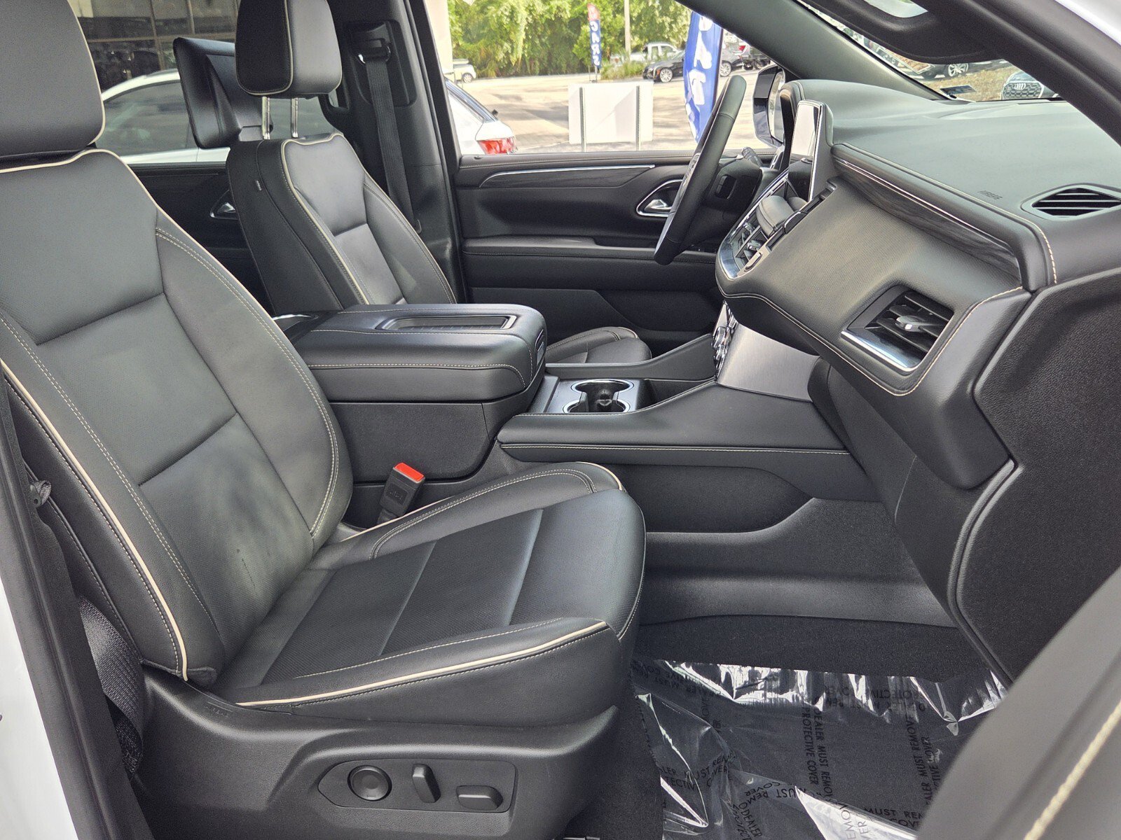 Used 2024 GMC Yukon XL SLT w/ SLT Luxury Package AWD/4WD image 18