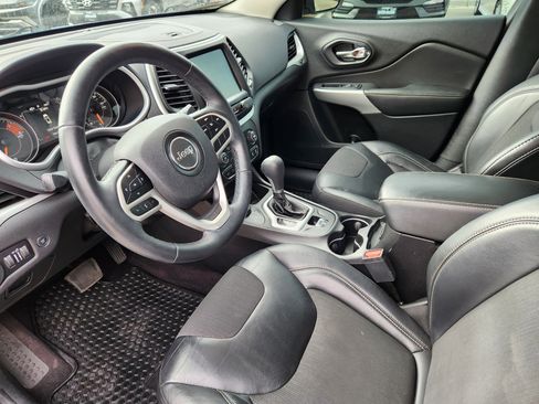 Used 2018 Jeep Cherokee Latitude Plus w/ Comfort/Convenience Group image 8