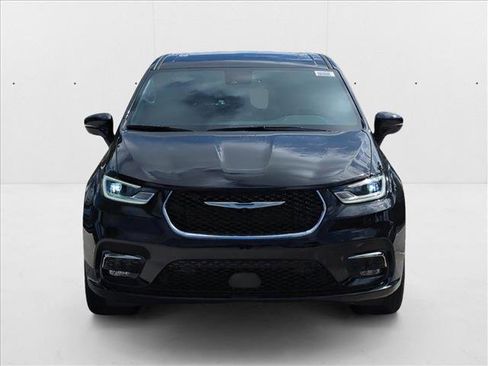 New 2025 Chrysler Pacifica Select AWD/4WD image 6