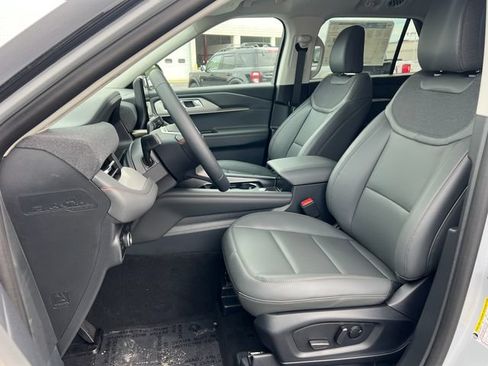 New 2026 Ford Explorer Active w/ Active Comfort Package AWD/4WD image 3