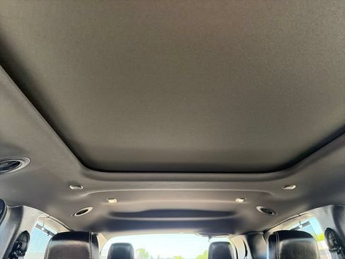 Used 2025 Chrysler Pacifica Limited FWD image 38