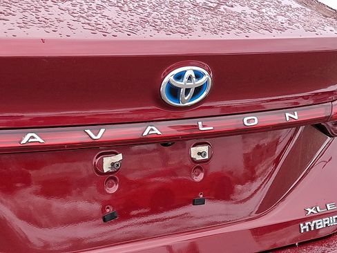 Used 2021 Toyota Avalon XLE image 30