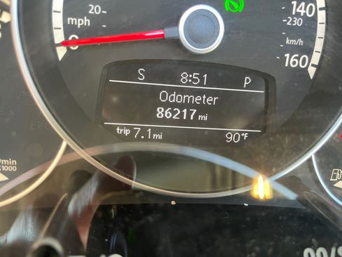 Used 2013 Volkswagen Beetle 2.0T FWD image 12