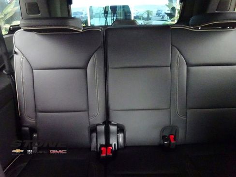 New 2026 Chevrolet Suburban Premier image 24