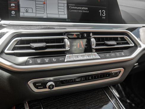 Used 2021 BMW X7 M50i w/ Dynamic Handling Package AWD/4WD image 26