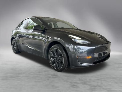 Used 2024 Tesla Model Y Long Range RWD image 2