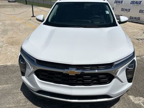 Used 2025 Chevrolet Trax LT w/ LT Convenience Package image 31