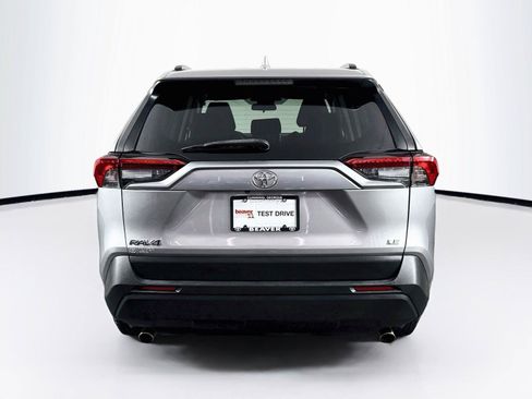 Used 2020 Toyota RAV4 LE FWD image 10