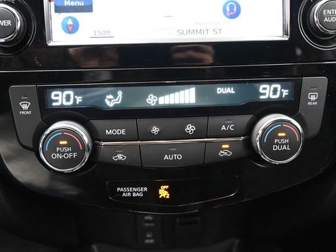 Used 2017 Nissan Rogue Sport SV w/ SV Premium Package image 24