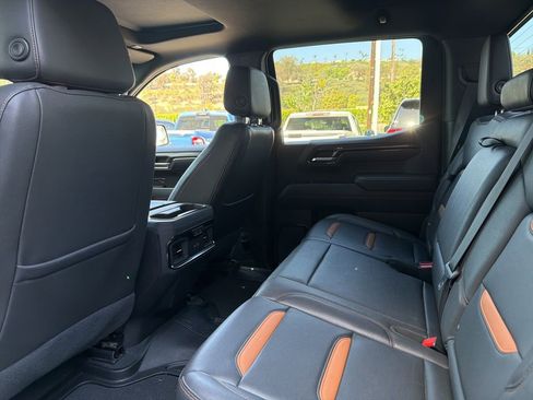 Used 2022 GMC Sierra 1500 AT4 w/ AT4 Preferred Package AWD/4WD image 5