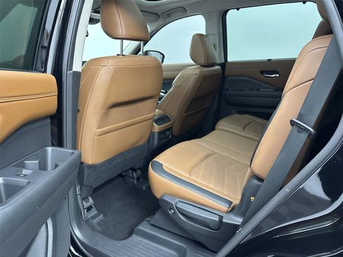 Used 2022 Nissan Pathfinder Platinum w/ Cargo Package image 29