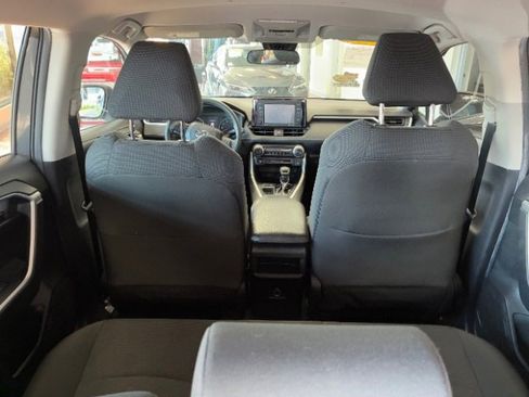 Used 2020 Toyota RAV4 LE image 13