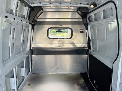 Used 2025 Mercedes-Benz Sprinter 2500 image 25