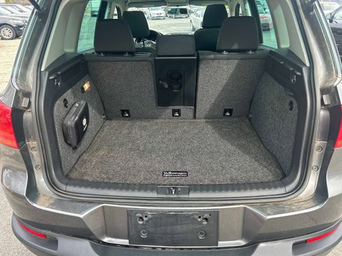 Used 2013 Volkswagen Tiguan S image 12