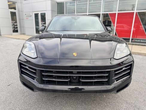 Used 2024 Porsche Cayenne image 9